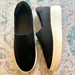 J/Slides Women’s Black White Slip-On Shoes size 9.5